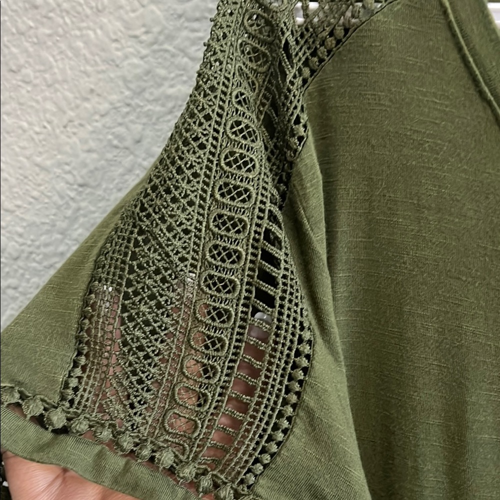 Avenue Army Green Relaxed Short Sleeve Blouse Eyelet size 18/20 - Picture 3 of 6